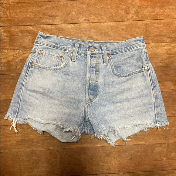 Levis Shorts - Picture 2 of 4